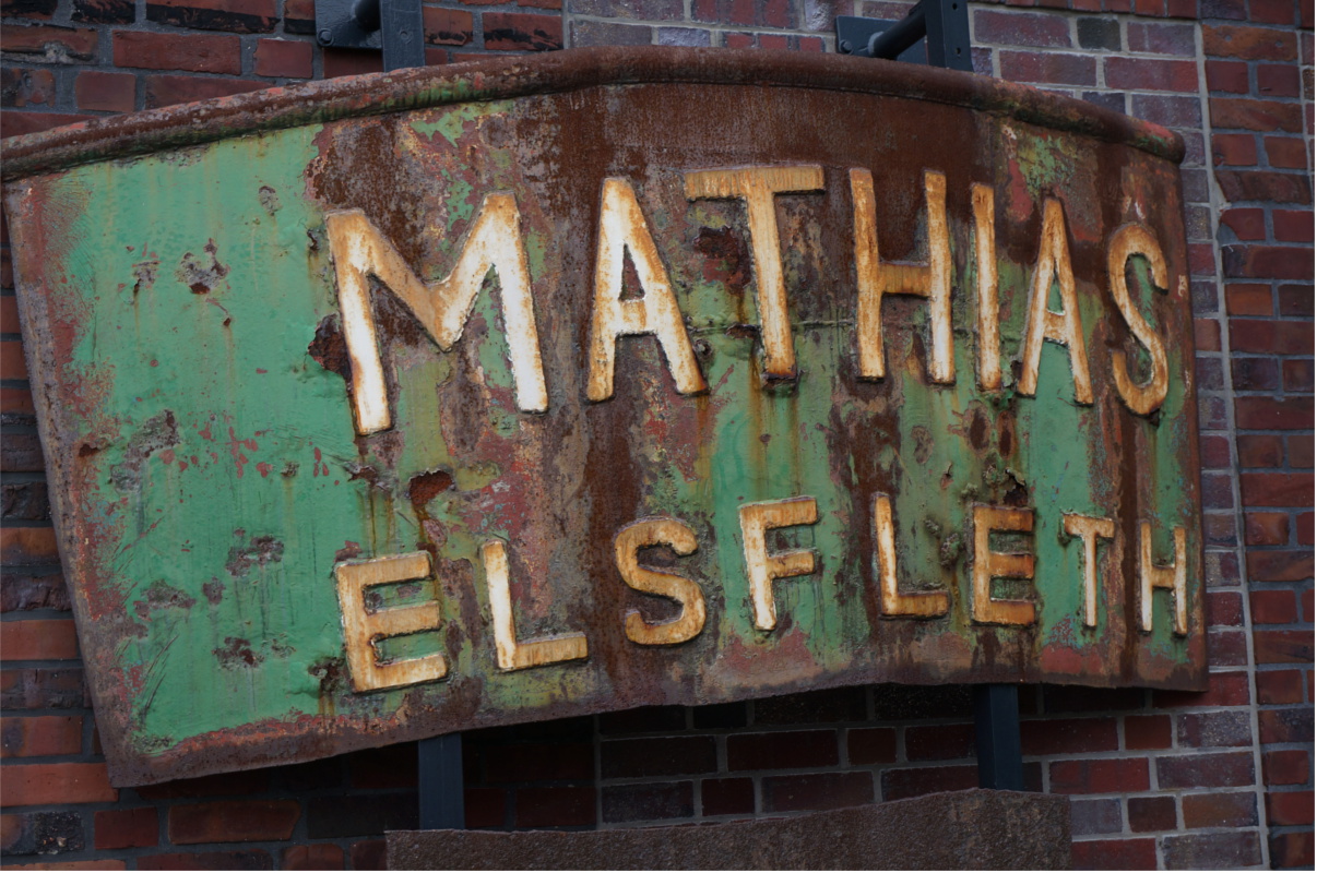Windstärke 10 Wrack- und Fischereimuseum Cuxhaven: Schild der Mathias Elsfleth, die 1997 sank