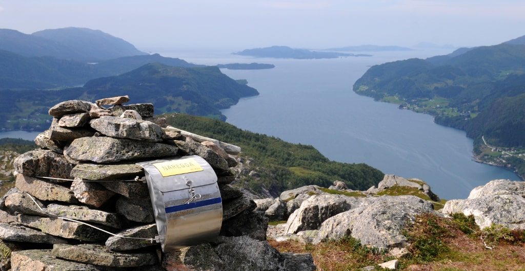 Ausblick auf den Fjord von Norwegens Bergen aus