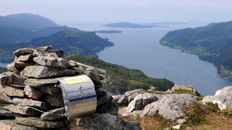 Ausblick auf den Fjord von Norwegens Bergen aus