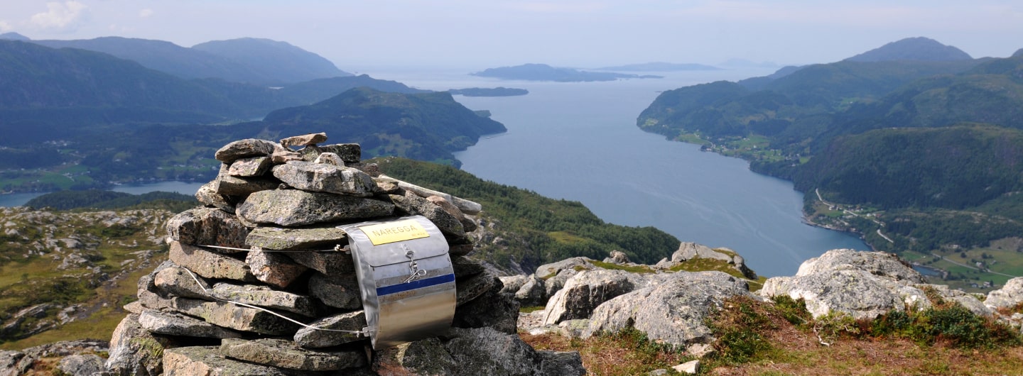 Ausblick auf den Fjord von Norwegens Bergen aus